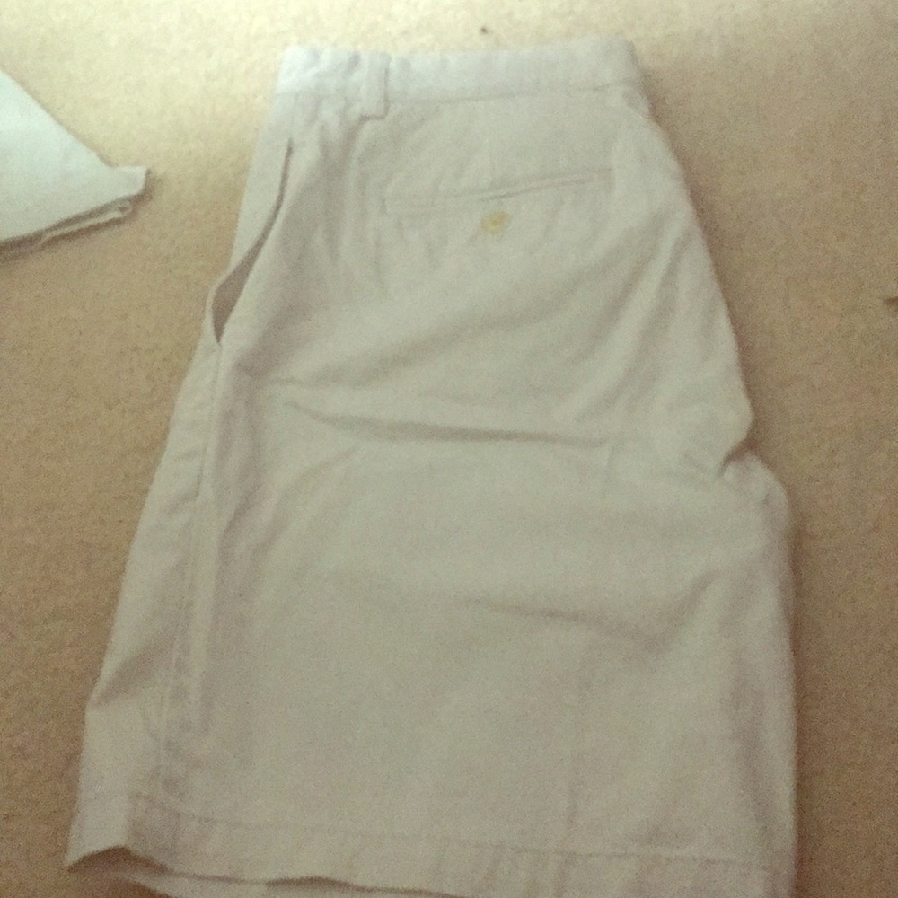 Light khaki shorts vineyard vines